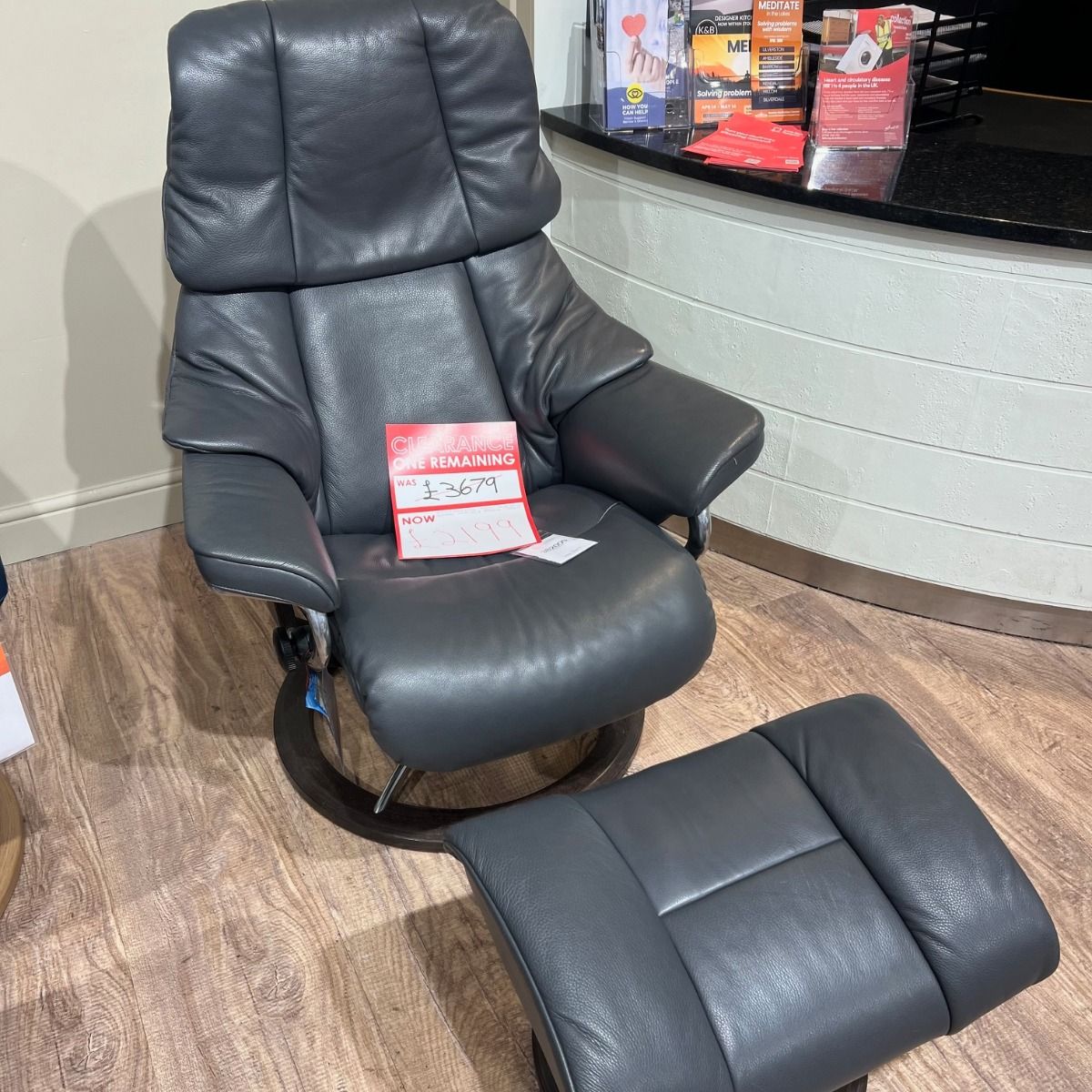 STRESSLESS Reno Small Chair & Stool with Signature Base